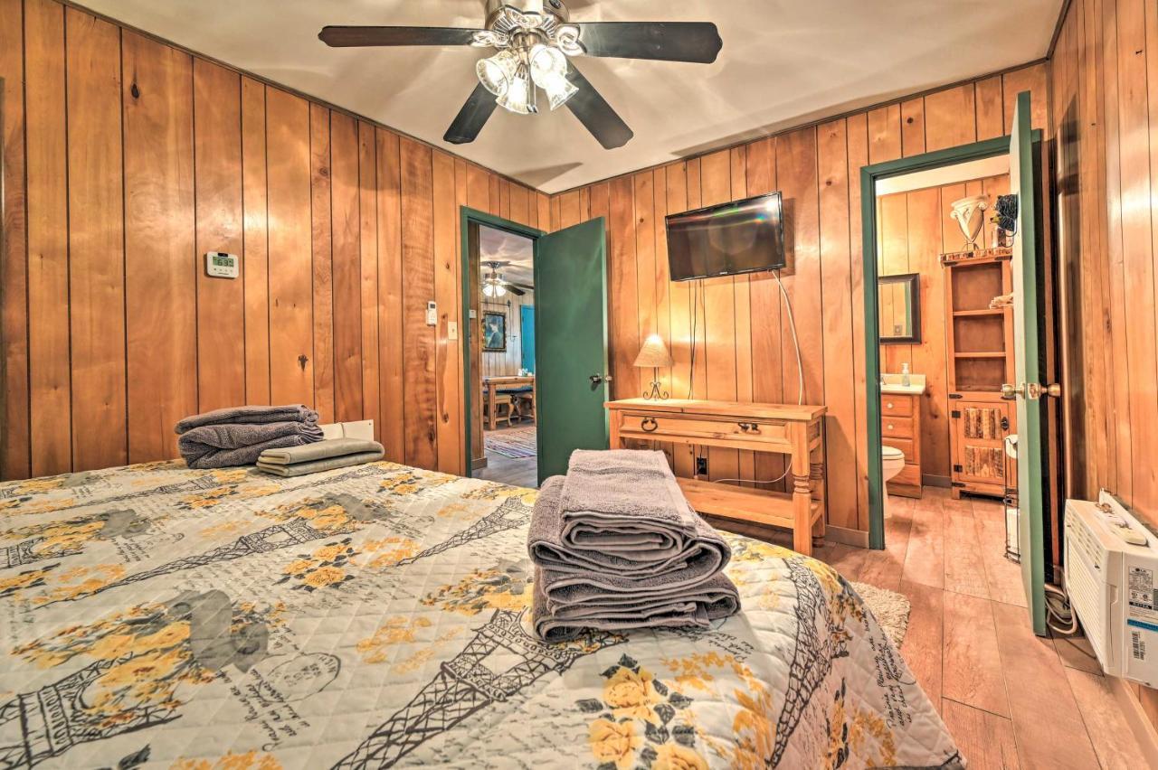 Pine Cabin In The Woods With Yard And Grill! ภายนอก รูปภาพ