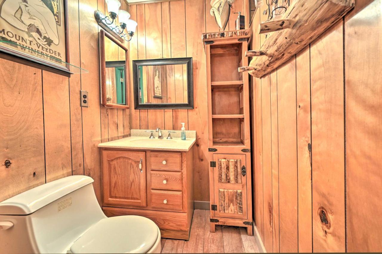 Pine Cabin In The Woods With Yard And Grill! ภายนอก รูปภาพ