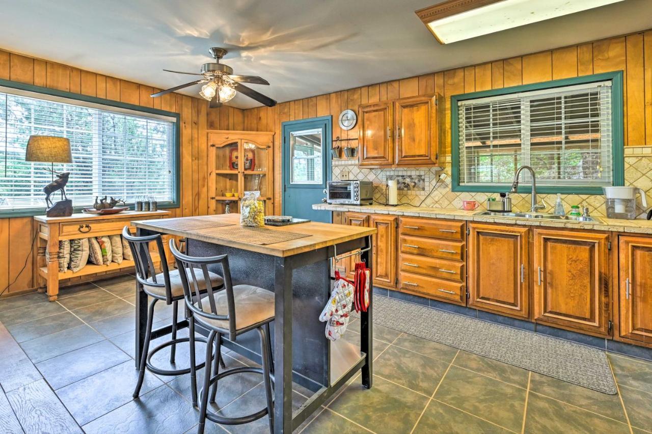 Pine Cabin In The Woods With Yard And Grill! ภายนอก รูปภาพ